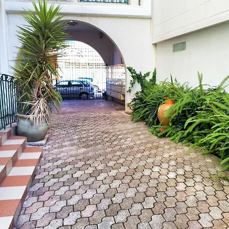 In The Heart Of Juan Les Pins 2-Bedroom Apartment Apartment Juan-les-Pins