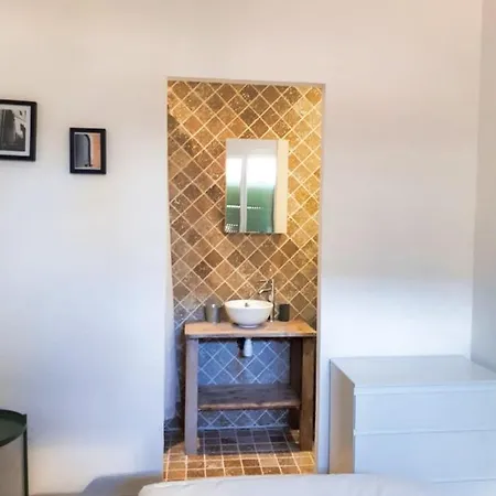 In The Heart Of Juan Les Pins 2-Bedroom Apartment *